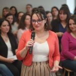 Pour une reconnexion à Soi 6 Delphine anime une conférence